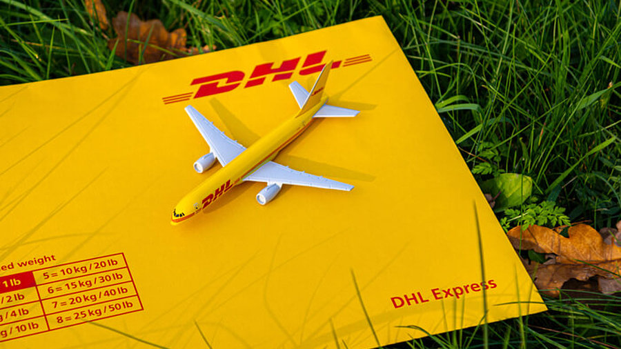 DHL Umschlag