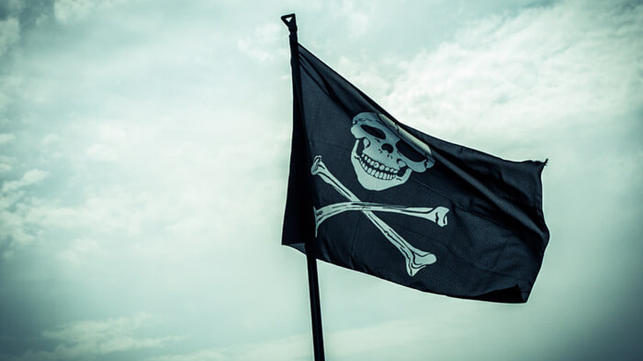 Piratenflagge im Wind