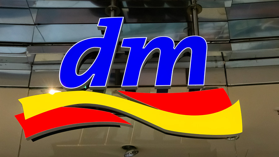 Dm Logo an Gesch&auml;ft