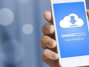 Download-Symbol auf Smartphone.