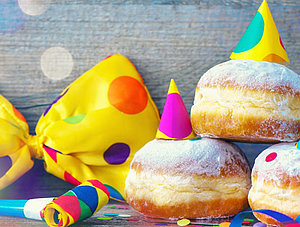 Karneval H&uuml;te, Tr&ouml;ten und Krapfen