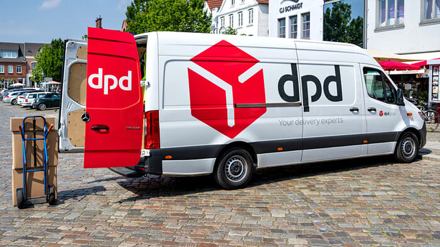 DPD Zustellauto und Paket