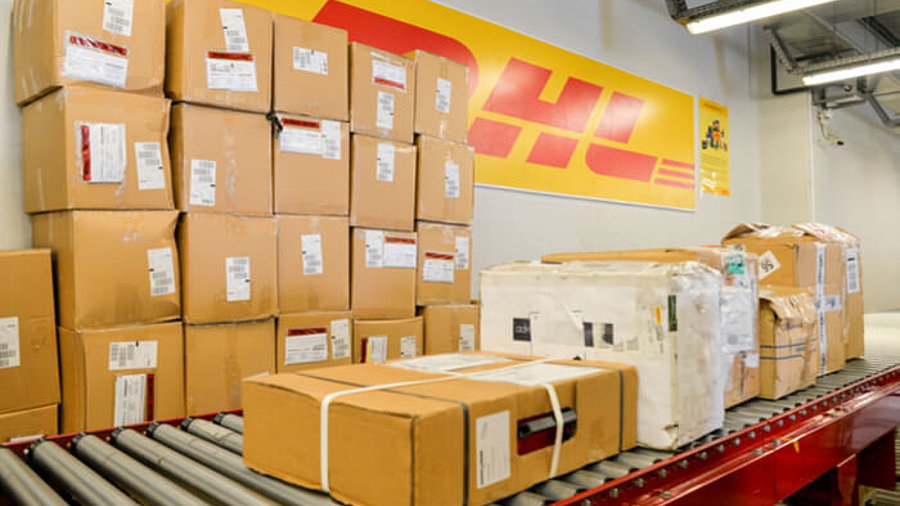 DHL Pakete bei der Abwicklung