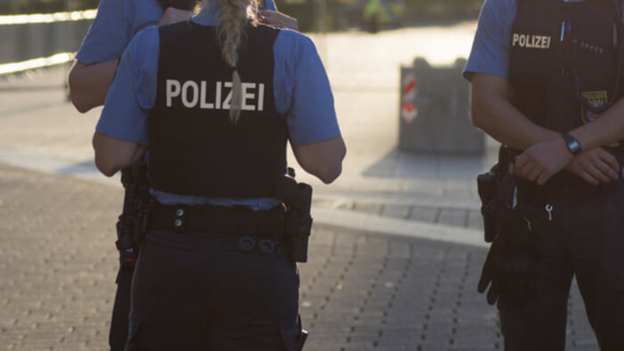 Polizisten bei einem Einsatz