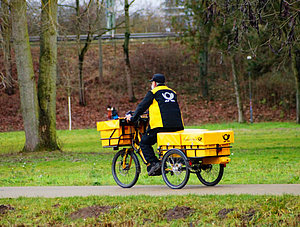 Briefträger auf Fahrrad