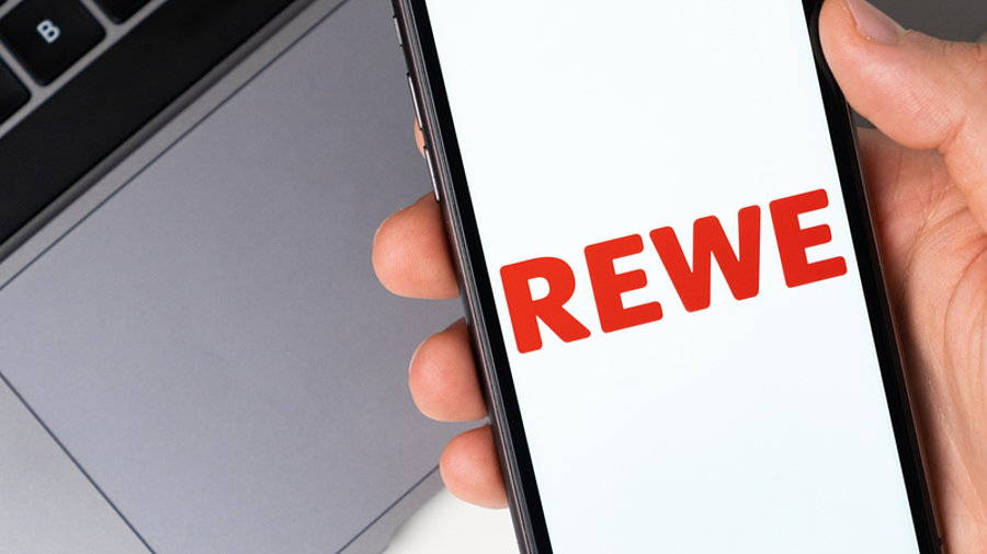 Rewe Logo auf Smartphone