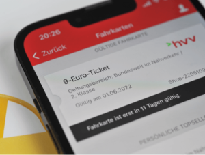 9-Euro-Ticket auf Smartphone