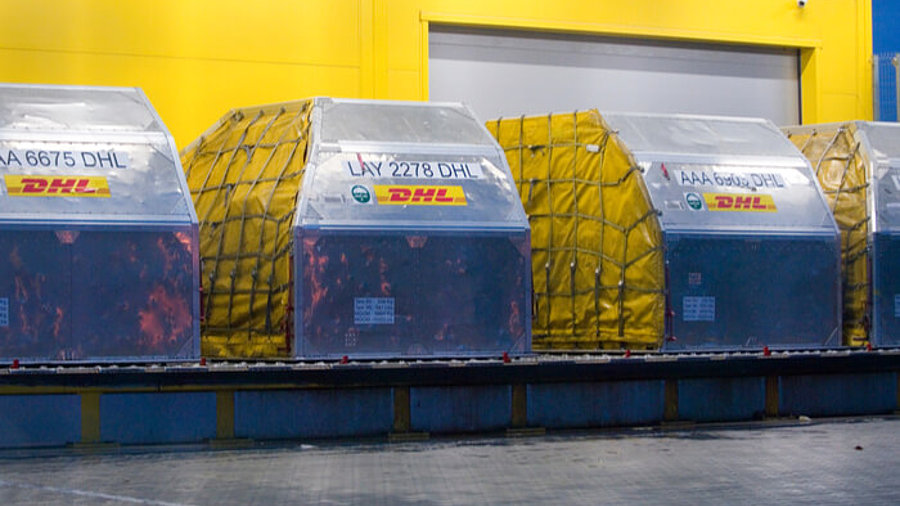 DHL Container mit Impfstoff gegen Coronavirus