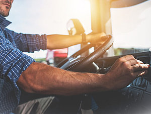 Lkw-Fahrer am Steuer