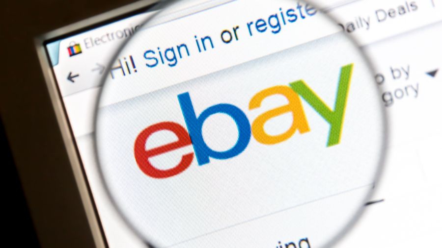 Ebay-Logo unter Lupe