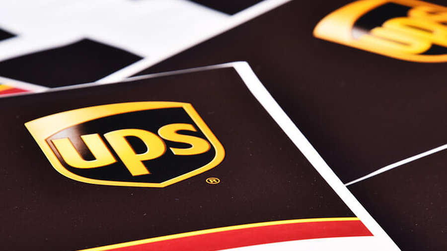 UPS-Logos auf Briefumschlägen