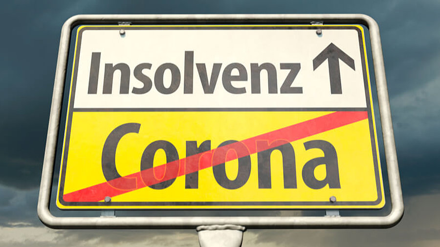 Ortszeichen mit dem Wort "Corona" und dem deutschen Wort "Insolvenz"