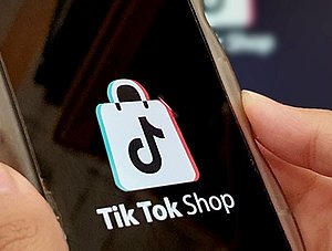 TikTok-Shop-Logo auf dem Smartphone