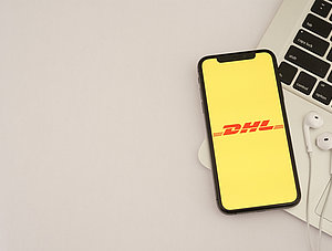 DHL auf Smartphone