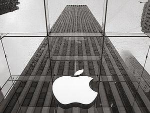 Apple-Logo an einem Geb&auml;ude