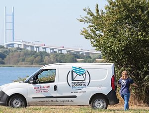 Hermes/Nordkurierfahrzeug nahe Stralsund