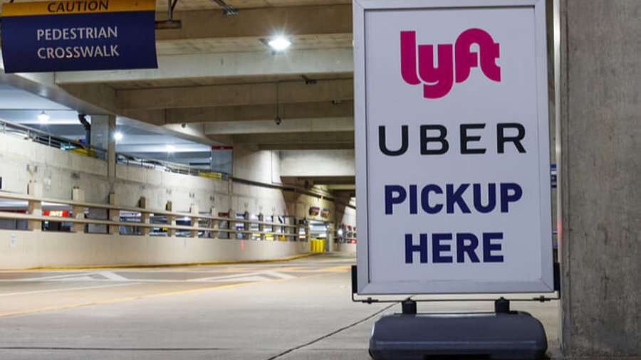 Schild: Uber- und Lyft-Abholstation