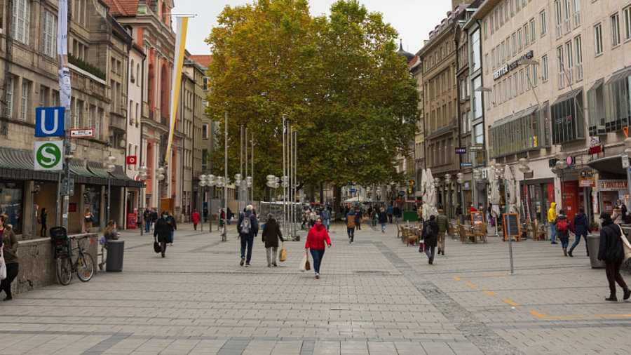 Leere deutsche Stra&szlig;e