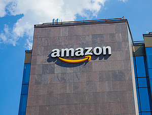 Amazon Schriftzug Gebäude