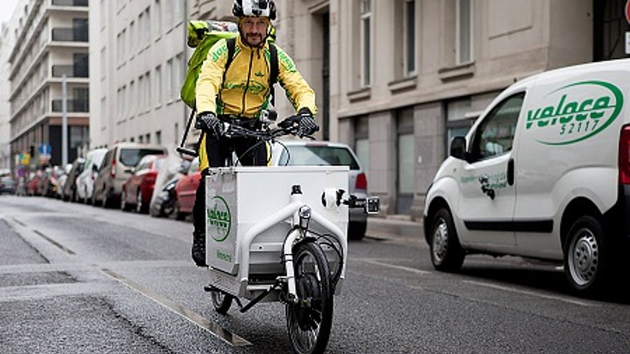 Veloce Kurier auf E-Bike