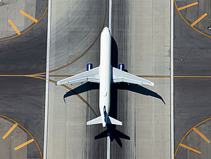 Flugzeug auf Rollfeld