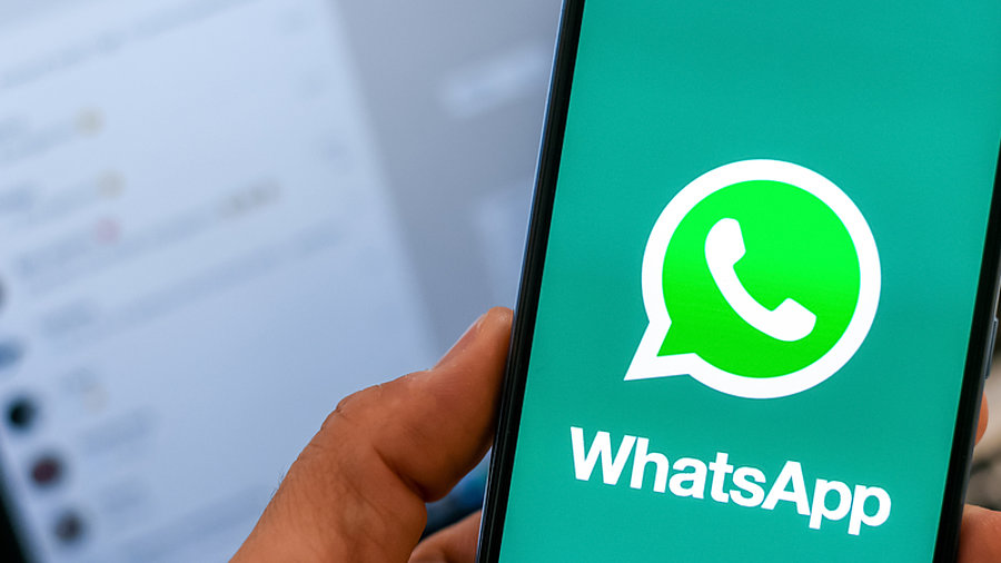 WhatsApp-Logo auf Smartphone