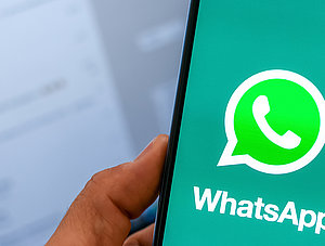 WhatsApp-Logo auf Smartphone