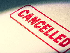 Cancelled-Stempel in Lichtkegel