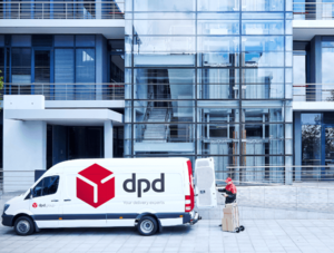 DPD Transporter vor Gebäude