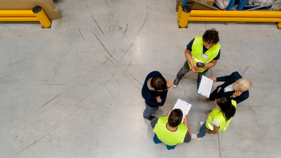 Logistische Arbeiter in einem Lager