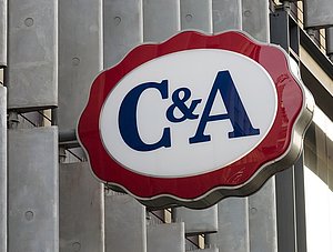 C&amp;A Logo am Filiale Berlin Kurf&uuml;rstendamm