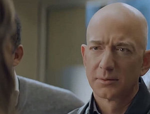 Jeff Bezos im Super-Bowl-Werbespot von Amazon