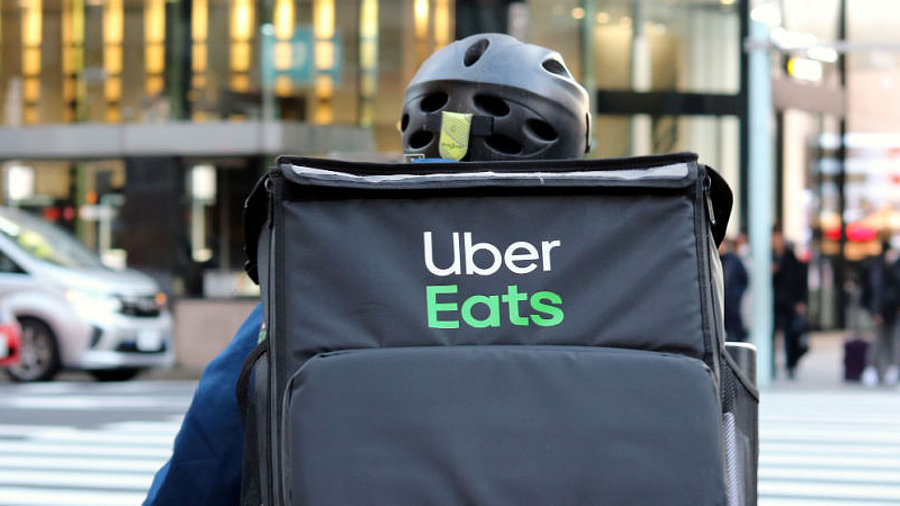 Uber Eats Kurier auf dem Fahrrad