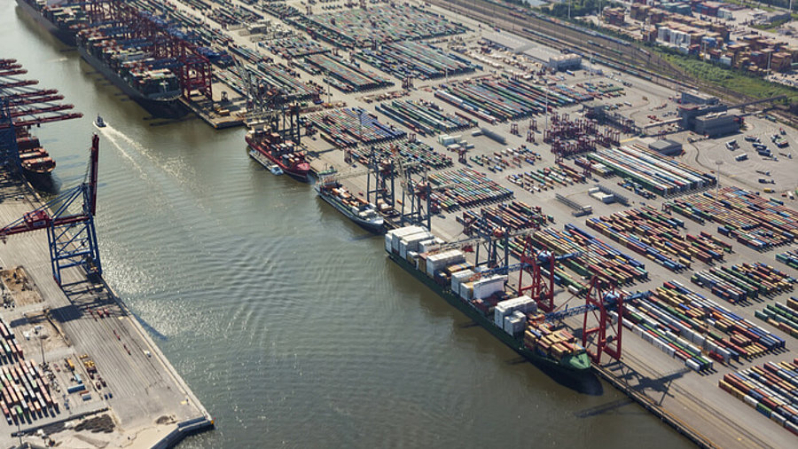 Vogelperspektive auf Hamburger Hafen 