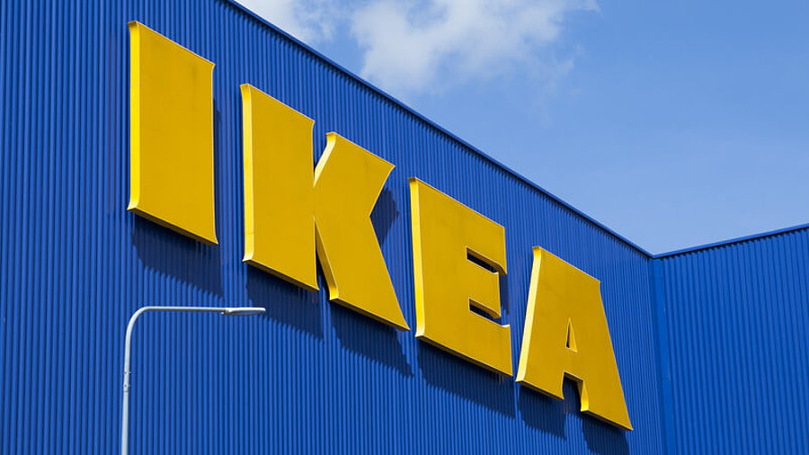 Ikea-Filiale mit Logo an der Hauswand