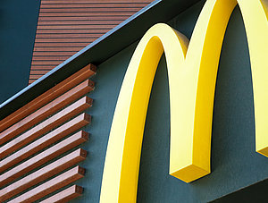 McDonalds-Logo an Filiale