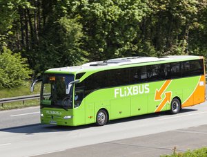 Flixbus auf Autobahn