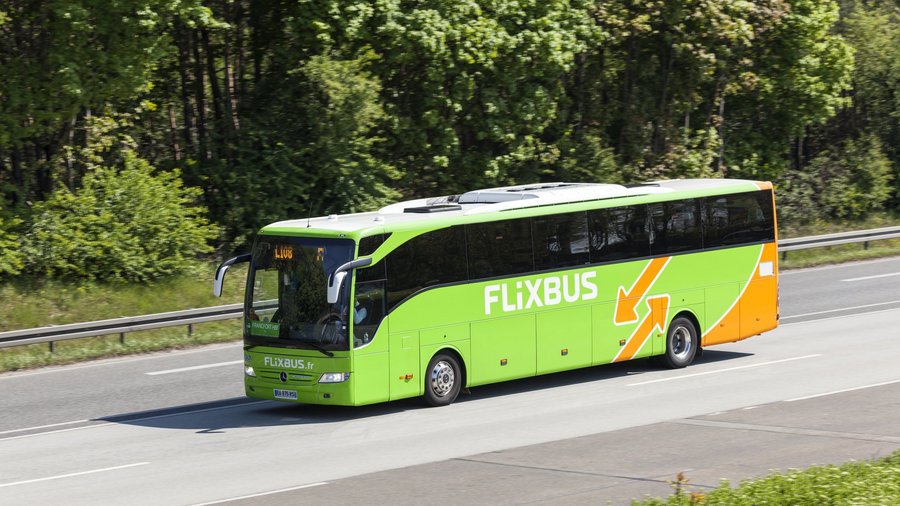 Flixbus auf Autobahn