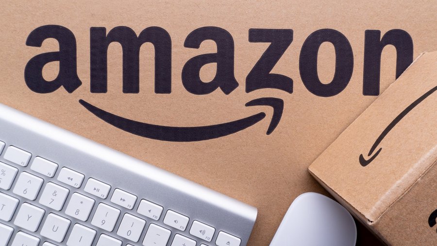 Amazon Verpackungen und Computer-Tastatur