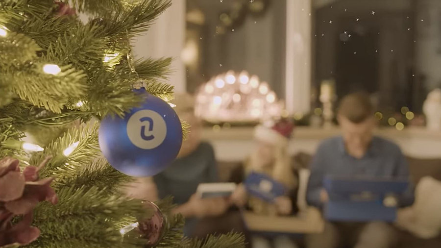 H&auml;ndlerbund Christbaumkugel an Baum