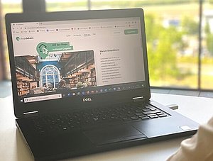 Laptop mit Webseite von Shopdaheim