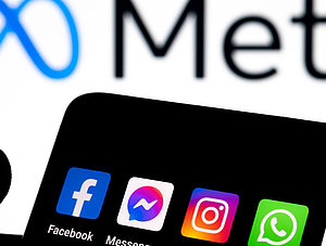 Meta-Logo und Smartphone mit Meta-Apps