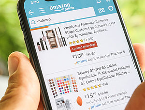 Amazon Produkte auf Smartphone