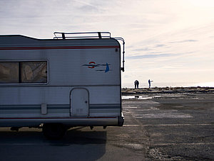 Van auf Parkplatz