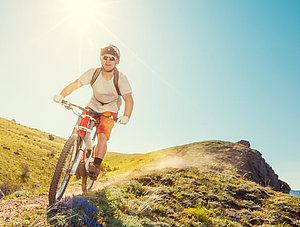 Radfahrer in der Sonne