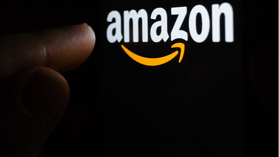 Amazon-Logo und Finger