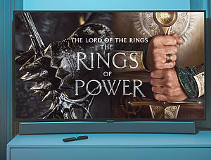 Amazons Serie „Herr der Ringe: Die Ringe der Macht“ auf einem Fernseher