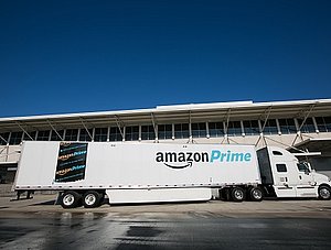 Amazon baut Fahrzeugflotte auf.