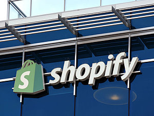 Shopify-Logo an Geb&auml;ude