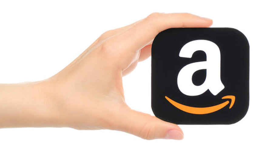 Hand mit Amazon-Logo